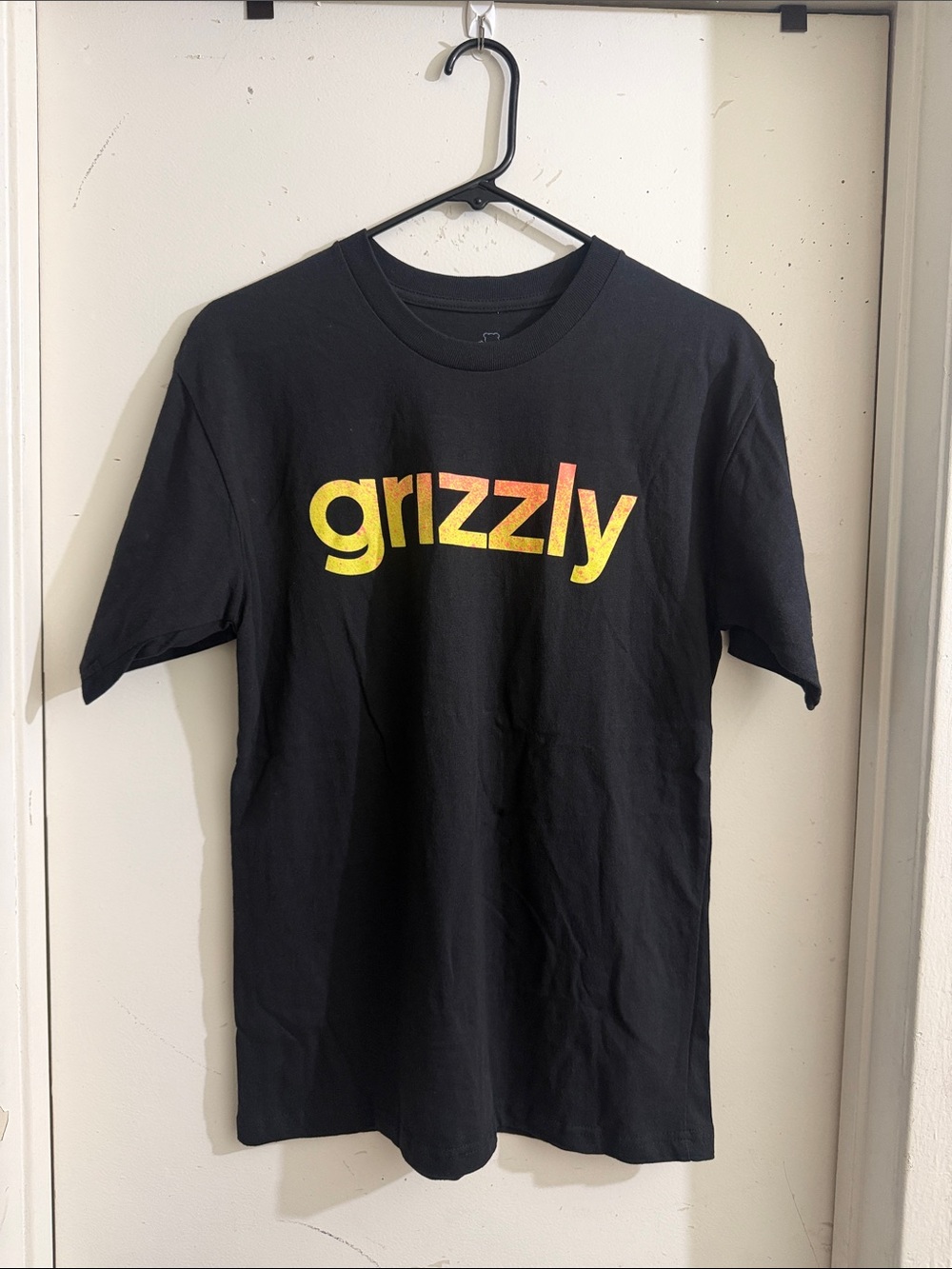 Grizzly Men's Black Short Sleeve Logo Tee - Black with Yellow-Orange Gradient
